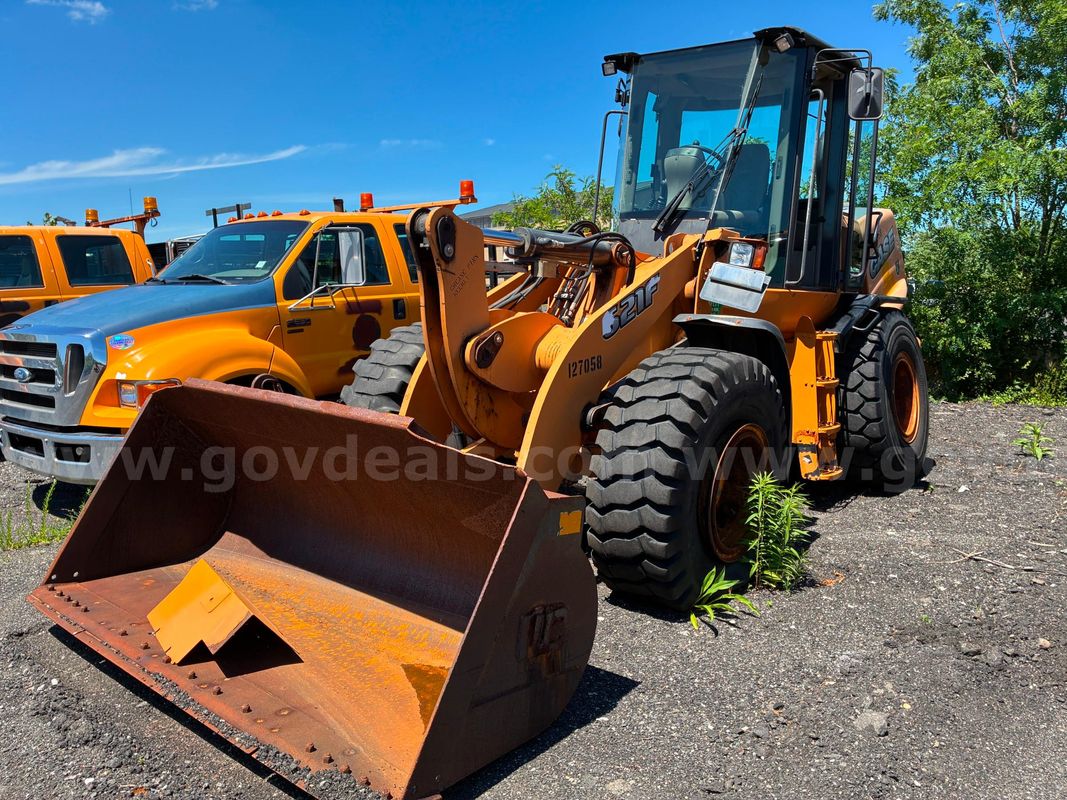 Case 621F Bucket Loader