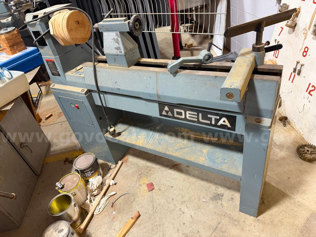 Delta Wood Lathe with stand