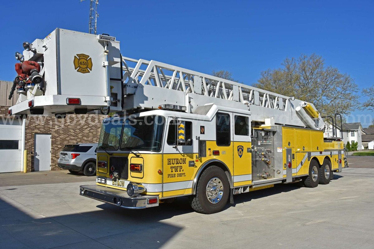 1997 Seagrave Apollo Ladder 105'