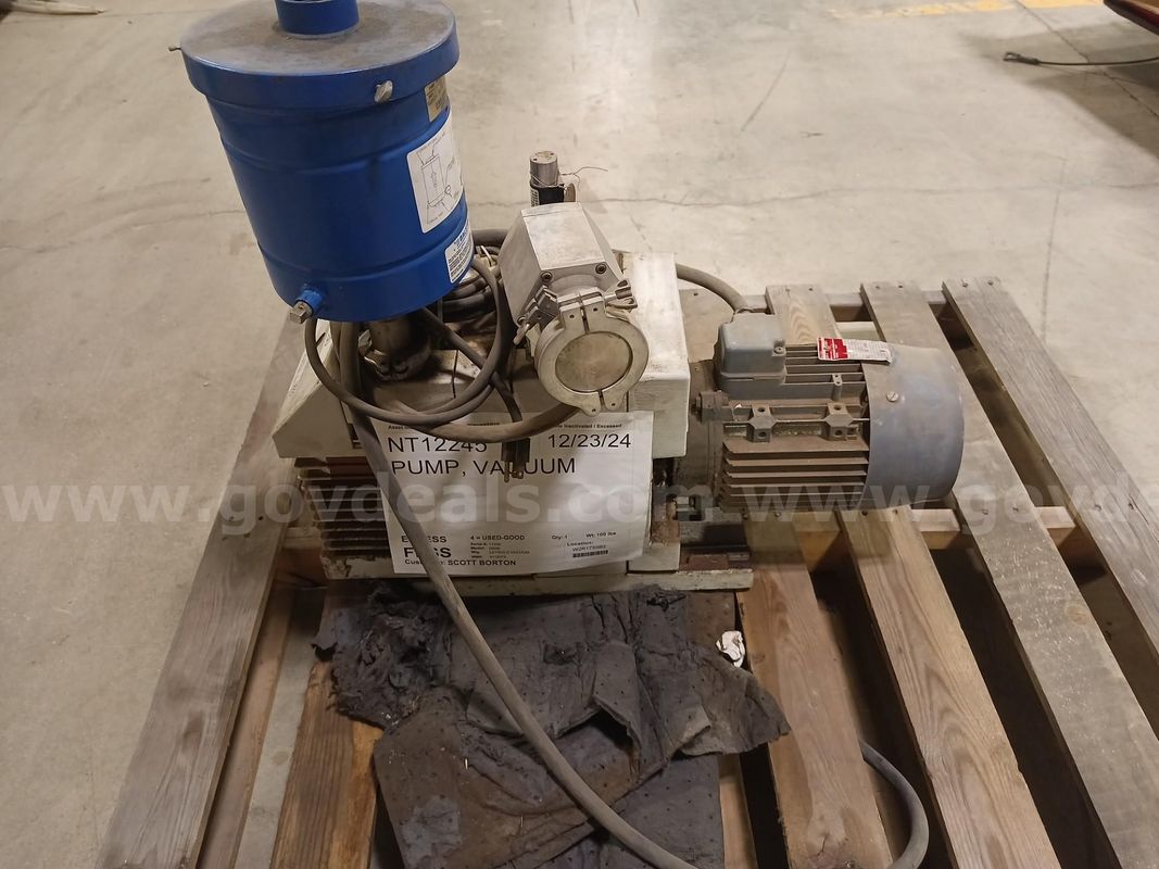 LEYBOLD VACUUM PUMP USED GOOD CONDITION