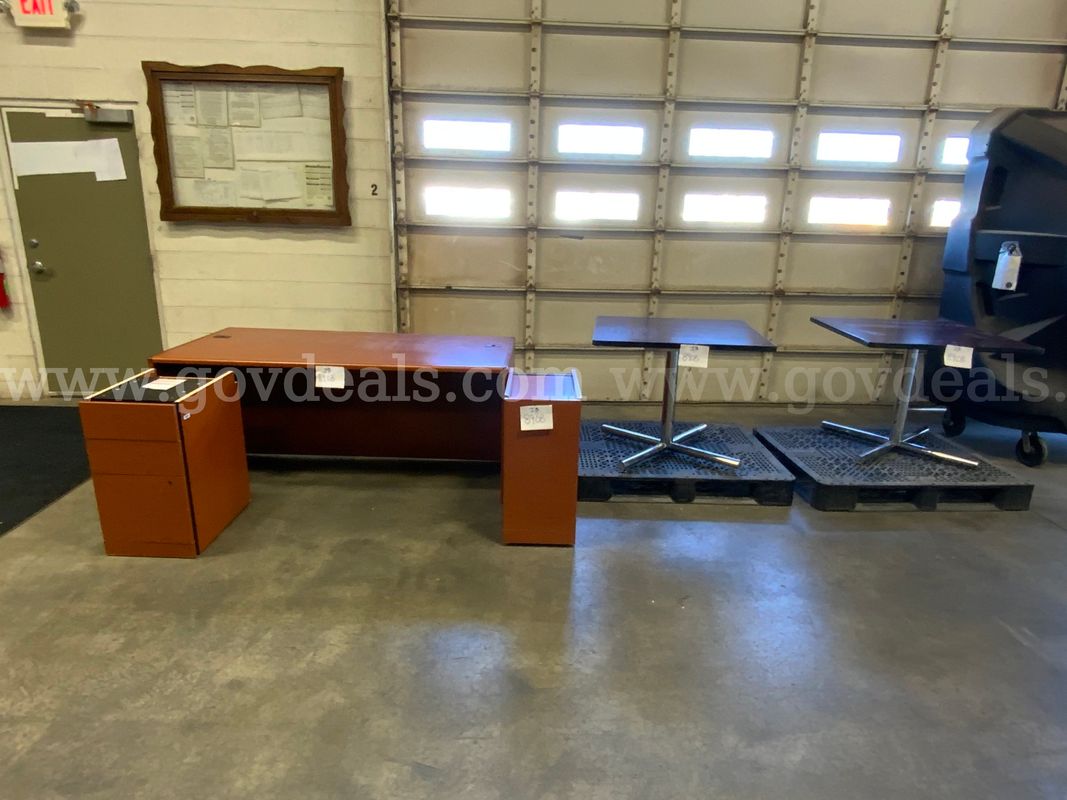 Used Desk And Tables