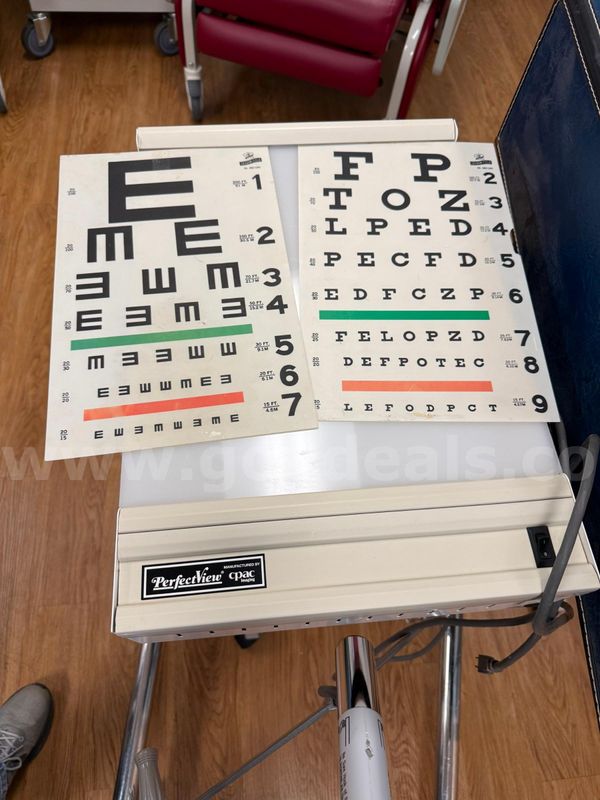PerfectView Illuminated Eye Chart Viewer