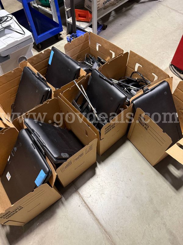 Wacom Cintiq Pen Display Lot (2 Displays per Box) with Accessories AS IS