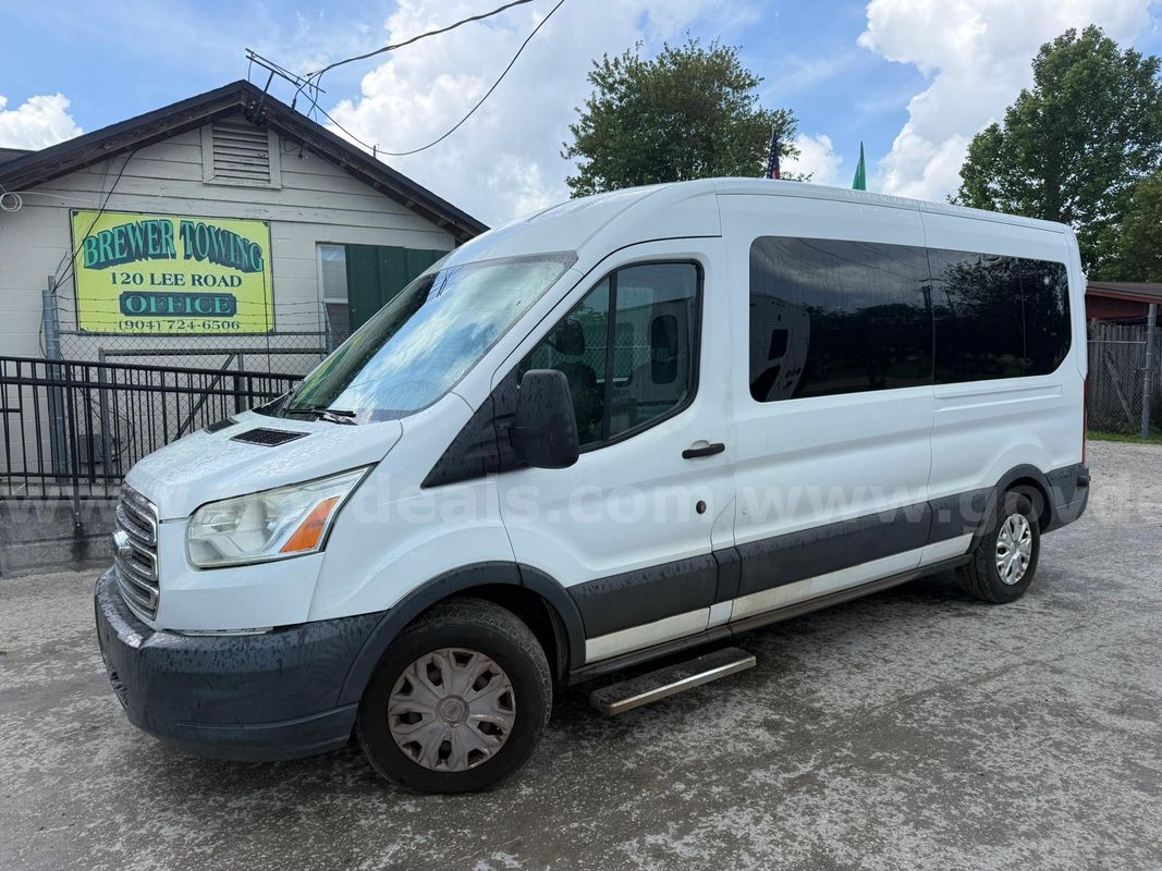 2015 Ford Transit 350 Wagon Med. Roof XL w/Sliding Pass. 148-in. WB
