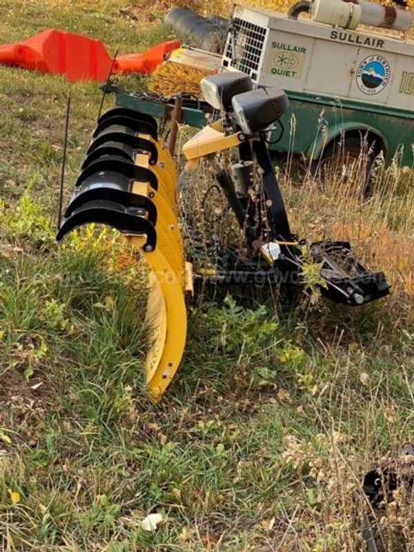 9-Foot Fisher Snowplow for Chevy Pickup – Heavy Duty Blade #1