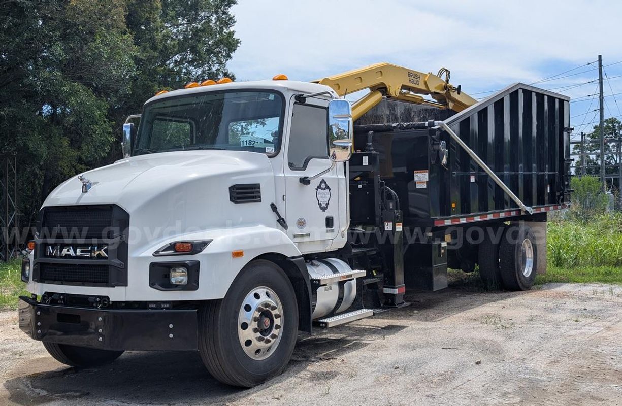 2025 Mack MD Grapple Truck