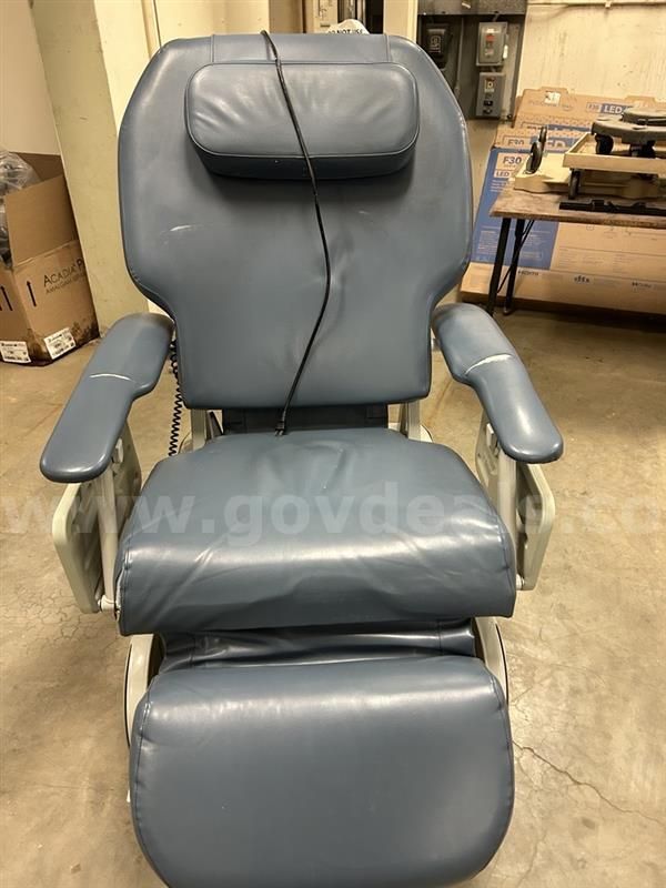 Lumex FR588W427 Bariatric Electric Chair Recliner