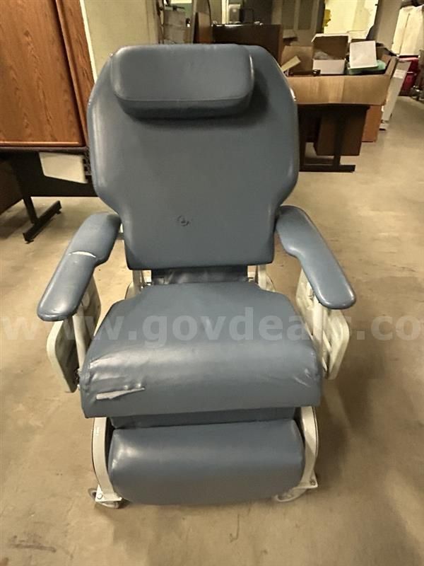 Lumex FR588W427 Bariatric Electric Chair Recliner