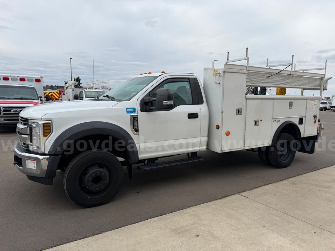 2019 Ford F550 Super Duty Service Crane