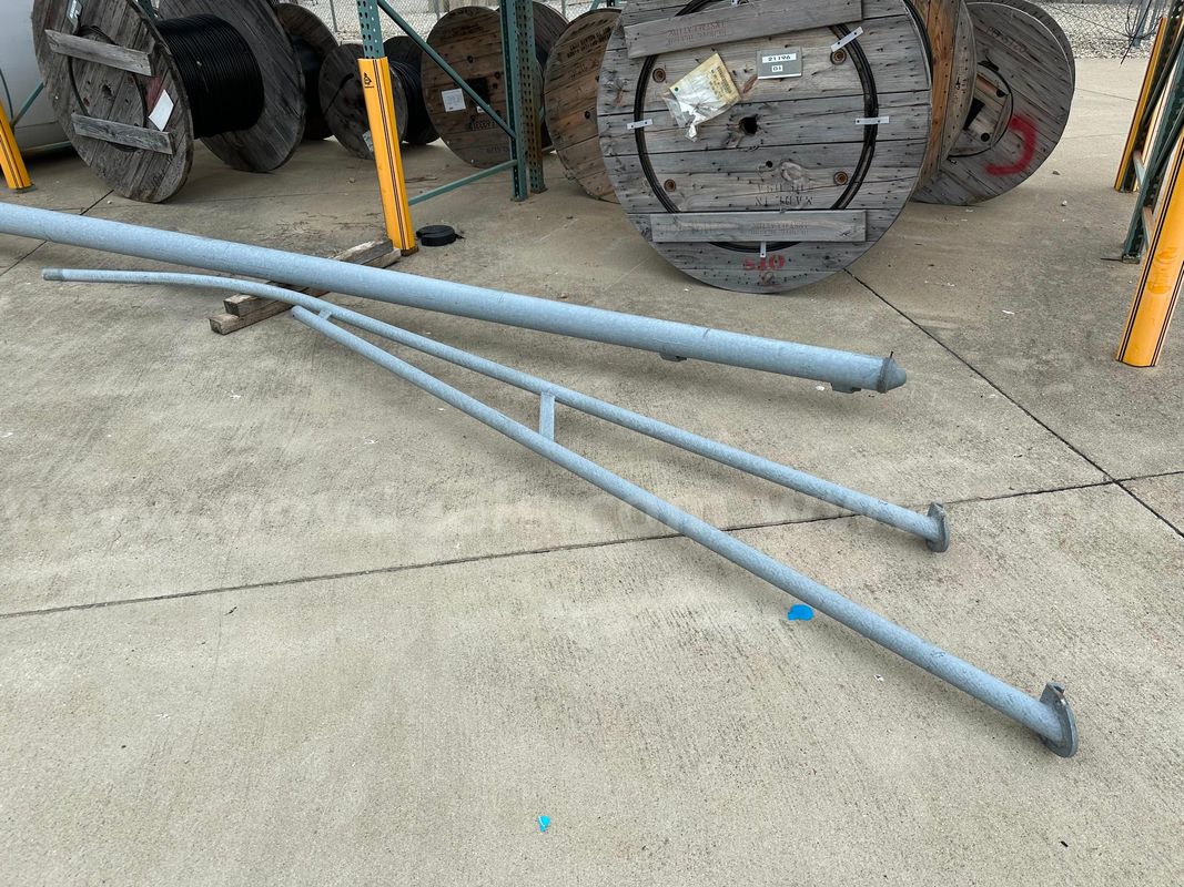 27' Steel Street Light Pole With 14' Arm