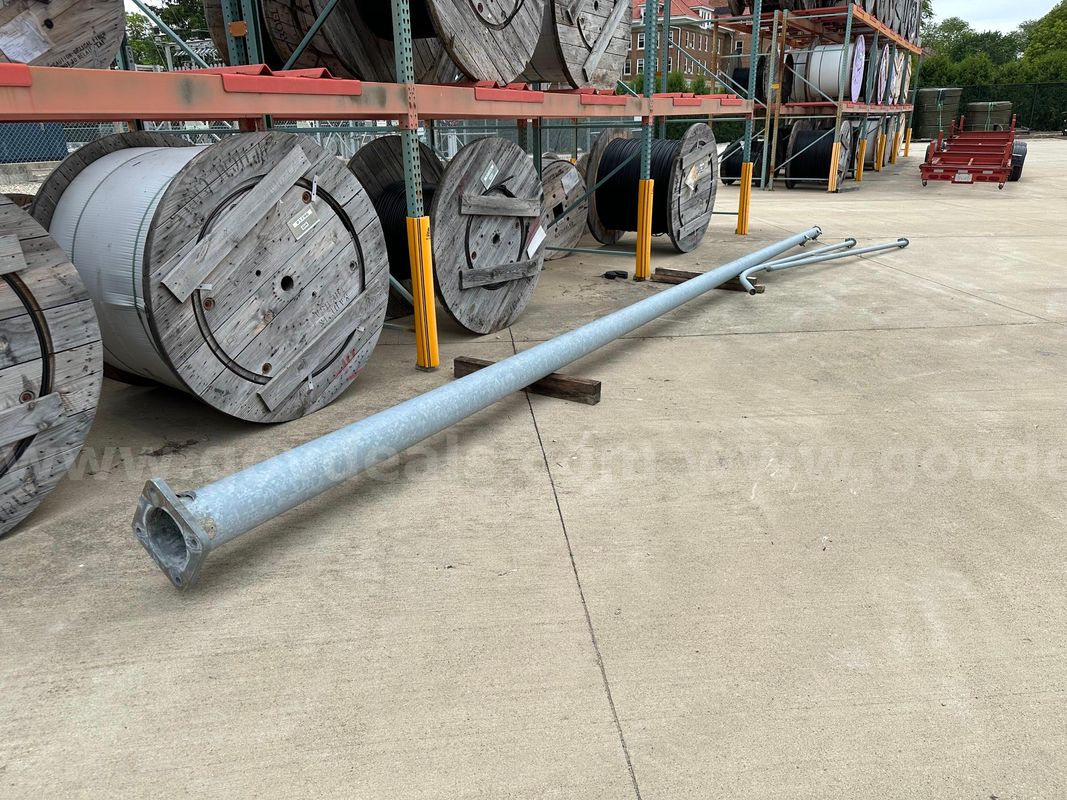 32' Steel Street Light Pole With 14' Arm