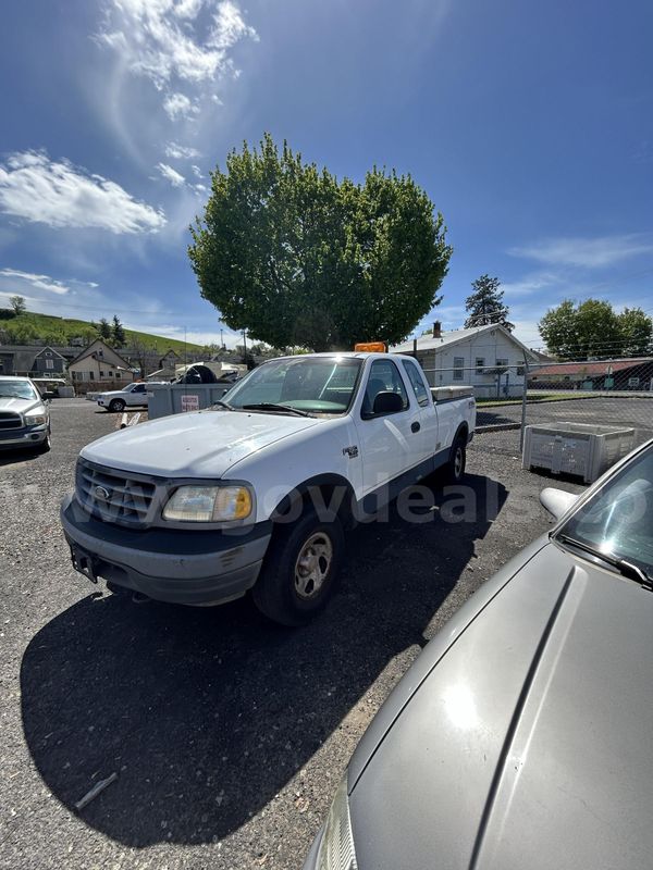 2002 Ford F-150 XL SuperCab Short Bed 4WD