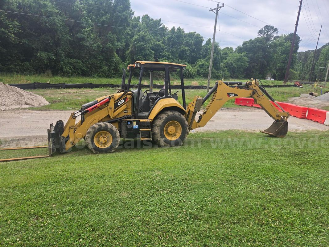 2017 CAT 420F IT 4x4