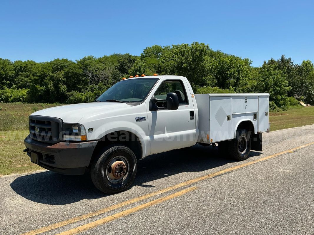 2004 Ford F-350 SD XL 4WD DRW