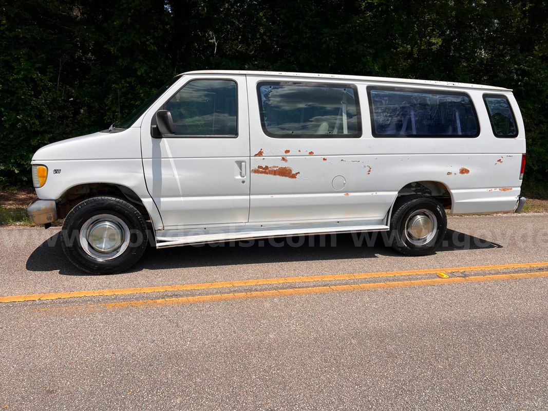 1998 Ford Club Wagon XL Super Passenger Van