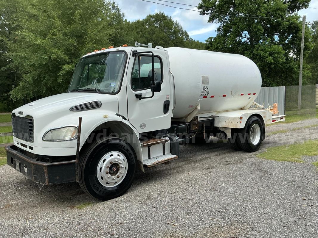 2012 Freightliner M2 106
