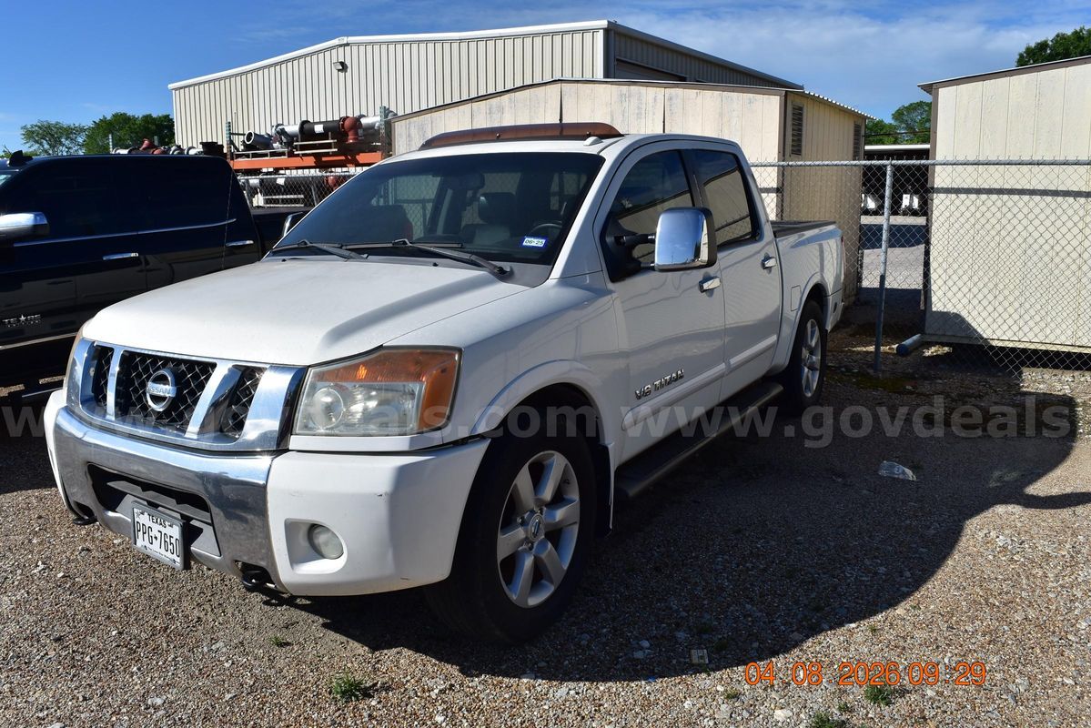2009 Nissan Titan LE Crew Cab 2WD SWB
