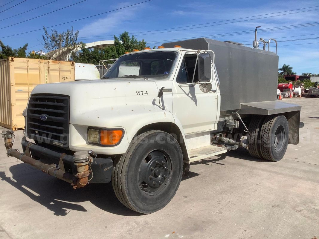 1995 Ford F800 Water Truck w/1000 Gallon Aluminum Tank, PTO Driven, Spray Heads