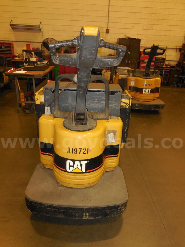 2003 CATERPILLAR PALLET JACK BATTERY MOVER 2217hrs | D624 DDDC DC