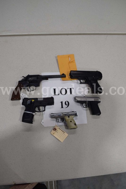 5 Handguns - Lot 19