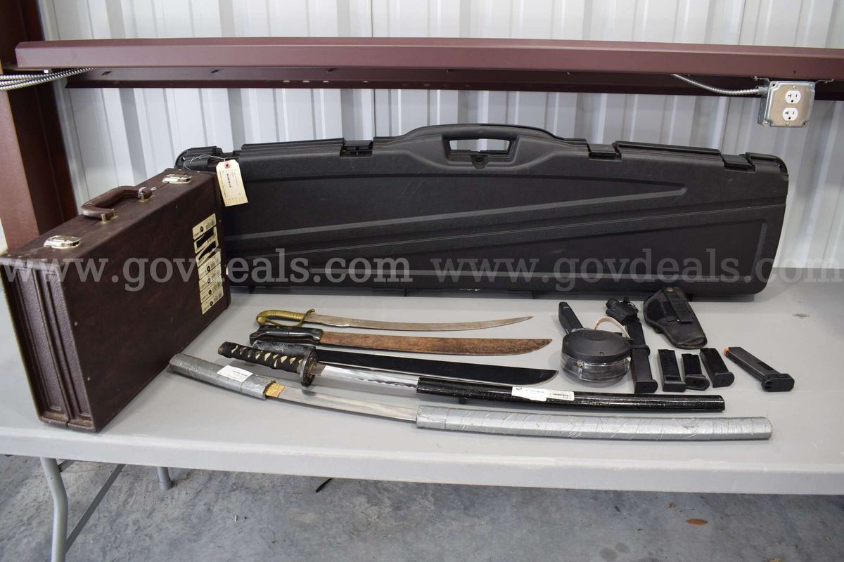Cases - Swords - Magazines - Holster - Light - Lot 45
