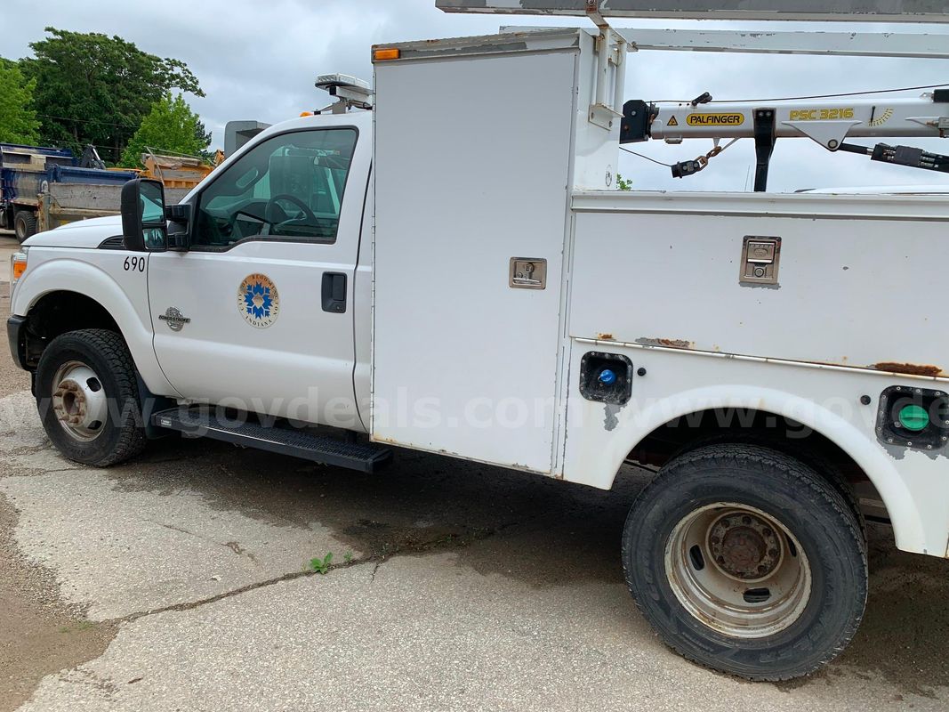 Ford F-350 Cab w/Crane Palfleet Body