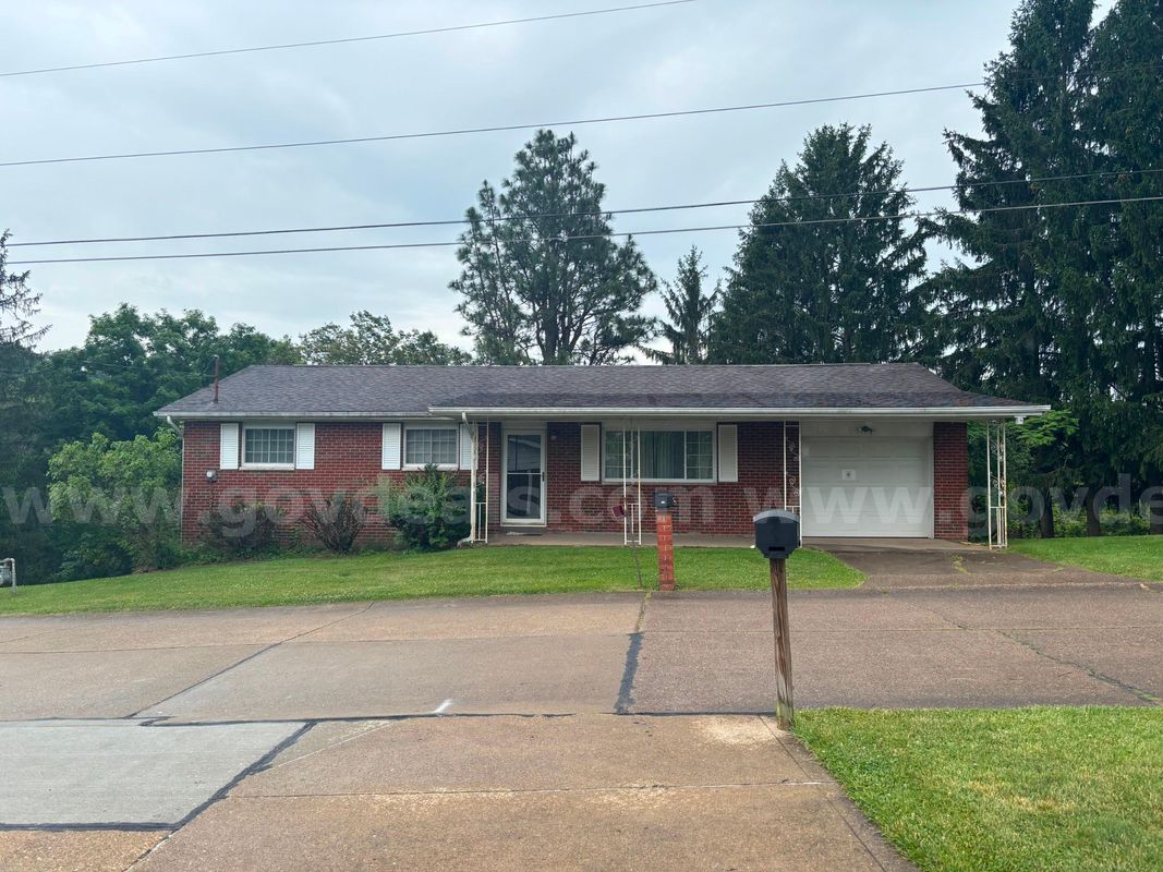 206 E. Lubeck Hills, Washington, WV 26181