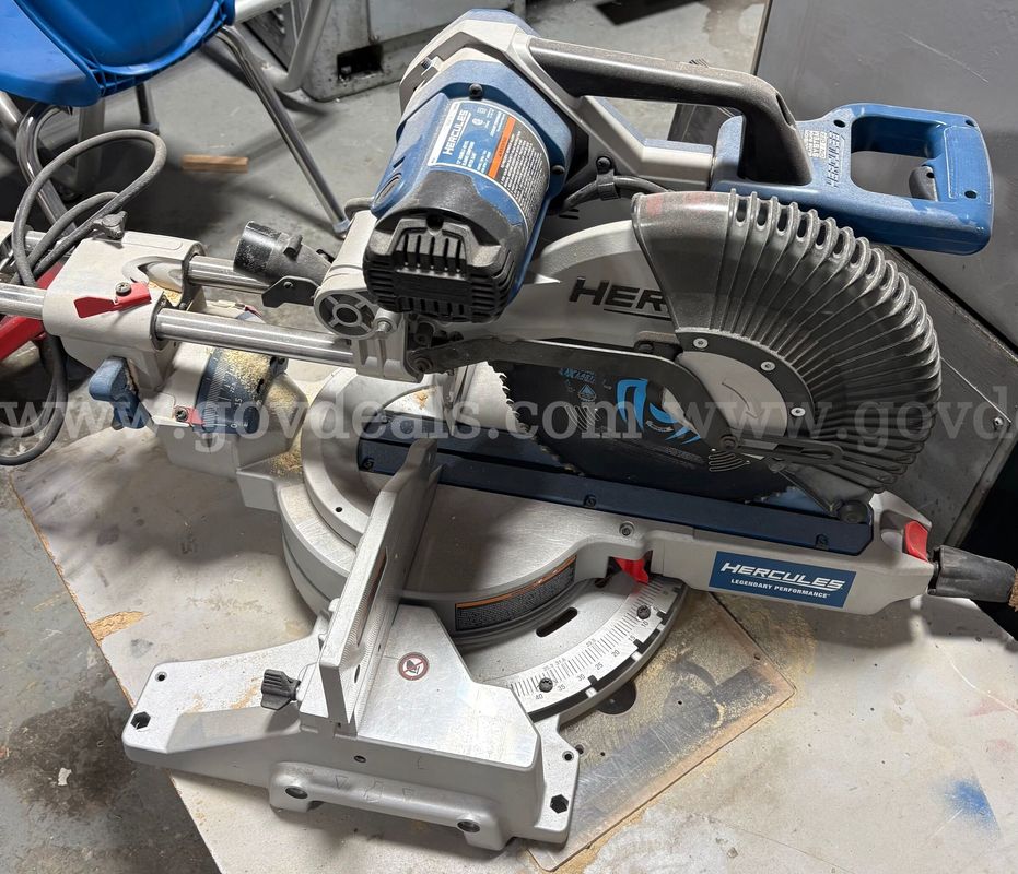 Lot of power equipment, various models and manufacturers.