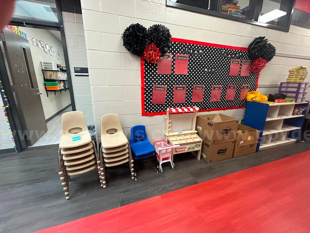 1 Lot of Miscellaneous Pre-K Classroom Items