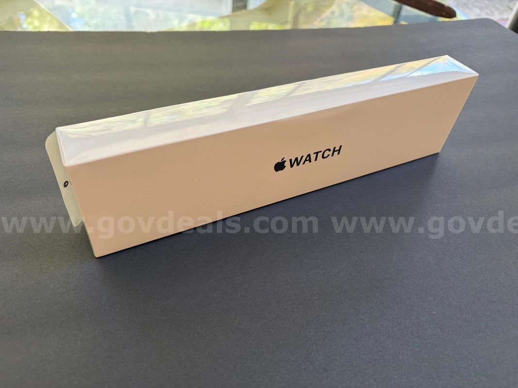 TiDDRs: APPLE WATCH SE Series, Model A2352 - Appears BRAND NEW SEALED - Silver Aluminum Case White Sport Band.