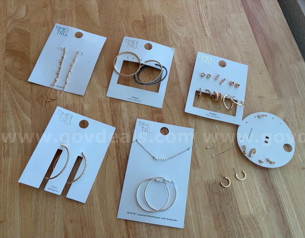 TiDDRs: LOT of Misc. Jewelry, seemingly New.