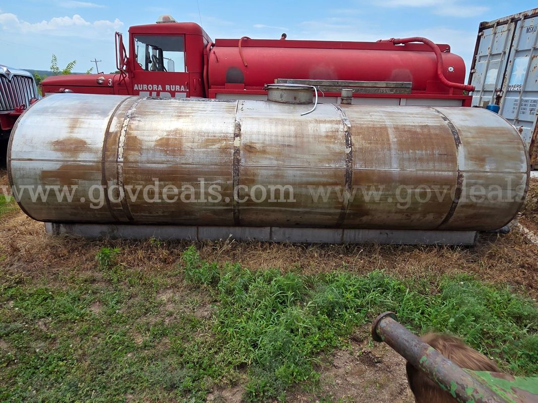 3000 gallon tank, stainless