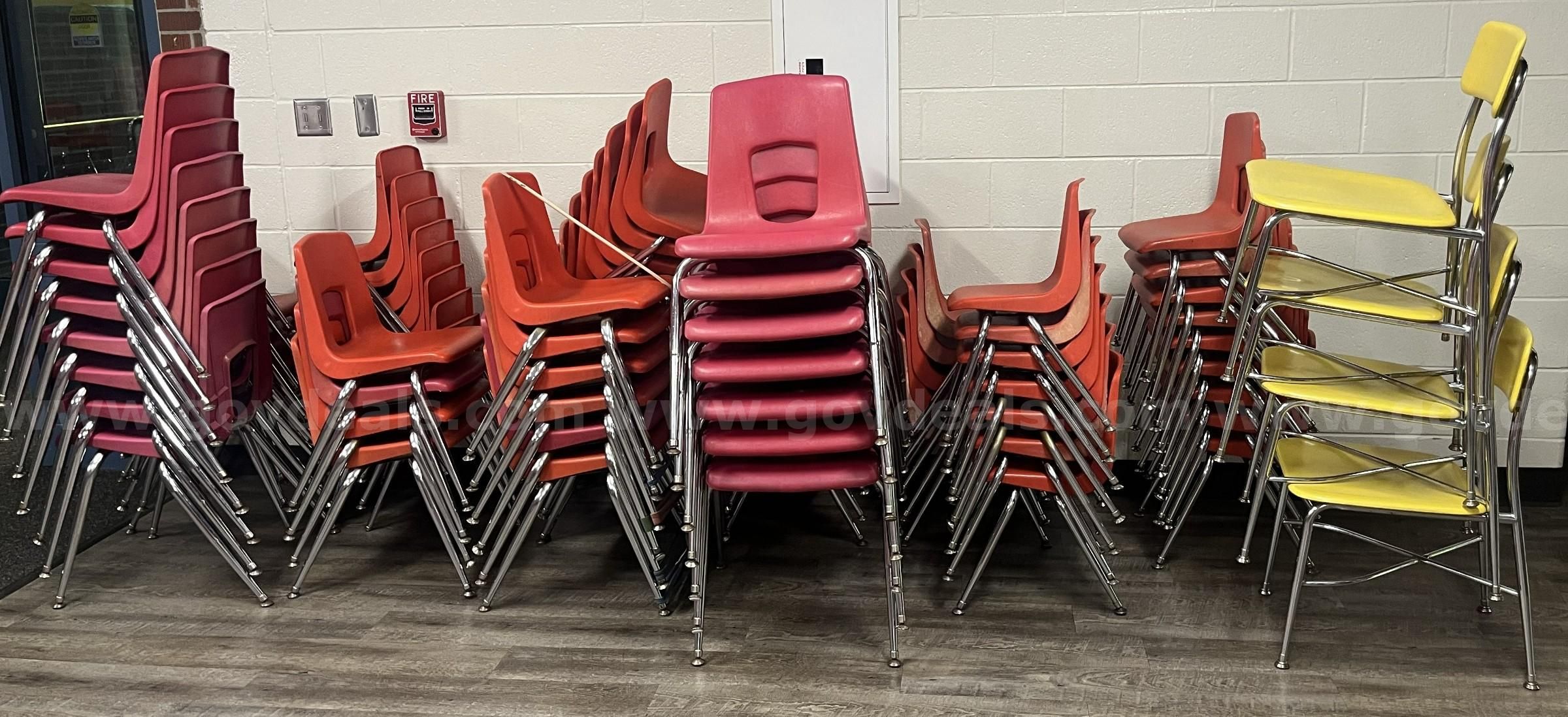 Lot of 500 classroom chairs - Kindergarten through Grade 5