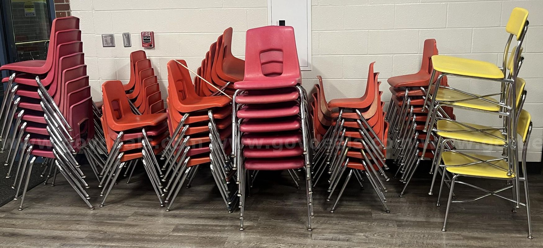 Lot of 500 classroom chairs - Kindergarten through Grade 5