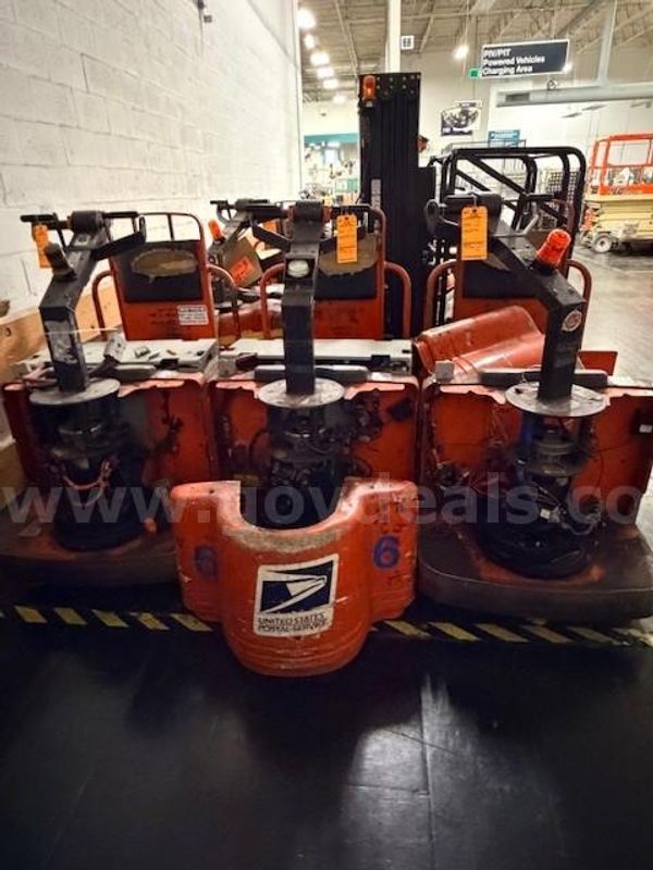 Lot of 3 - Toyota Electric Warehouse Tow Truck / Tug / Tractors - Model 6TB50 in Miami, FL