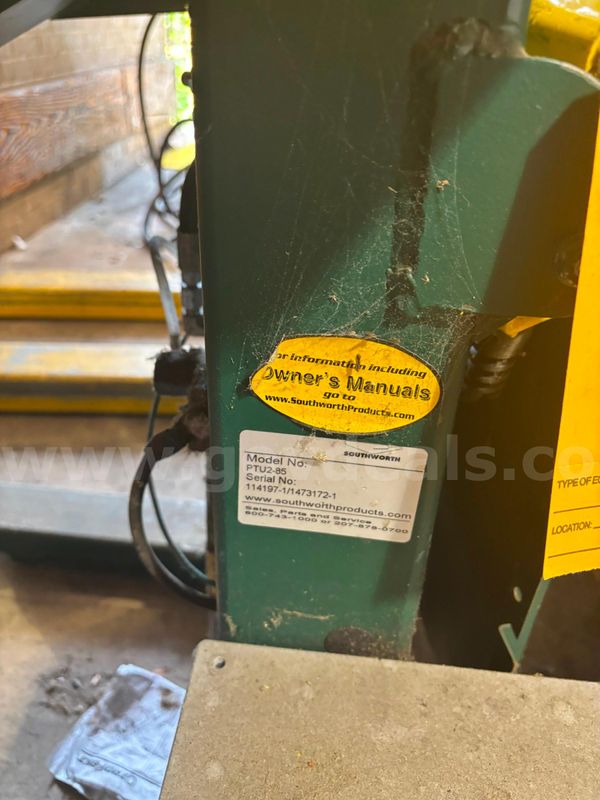 Lot of manual equipment: pallet jacks & tilters