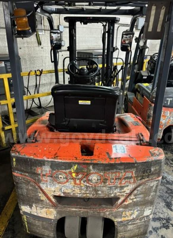 Lot of 5 Forklifts