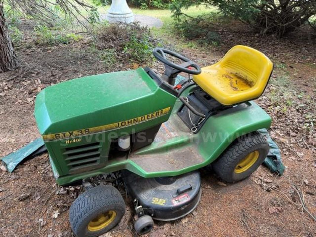 John Deere STX 38 Hydro Riding Lawn Mower