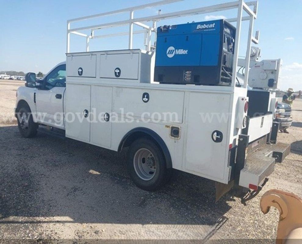 2022 Ford F-350 Xl Cab Service Truck.