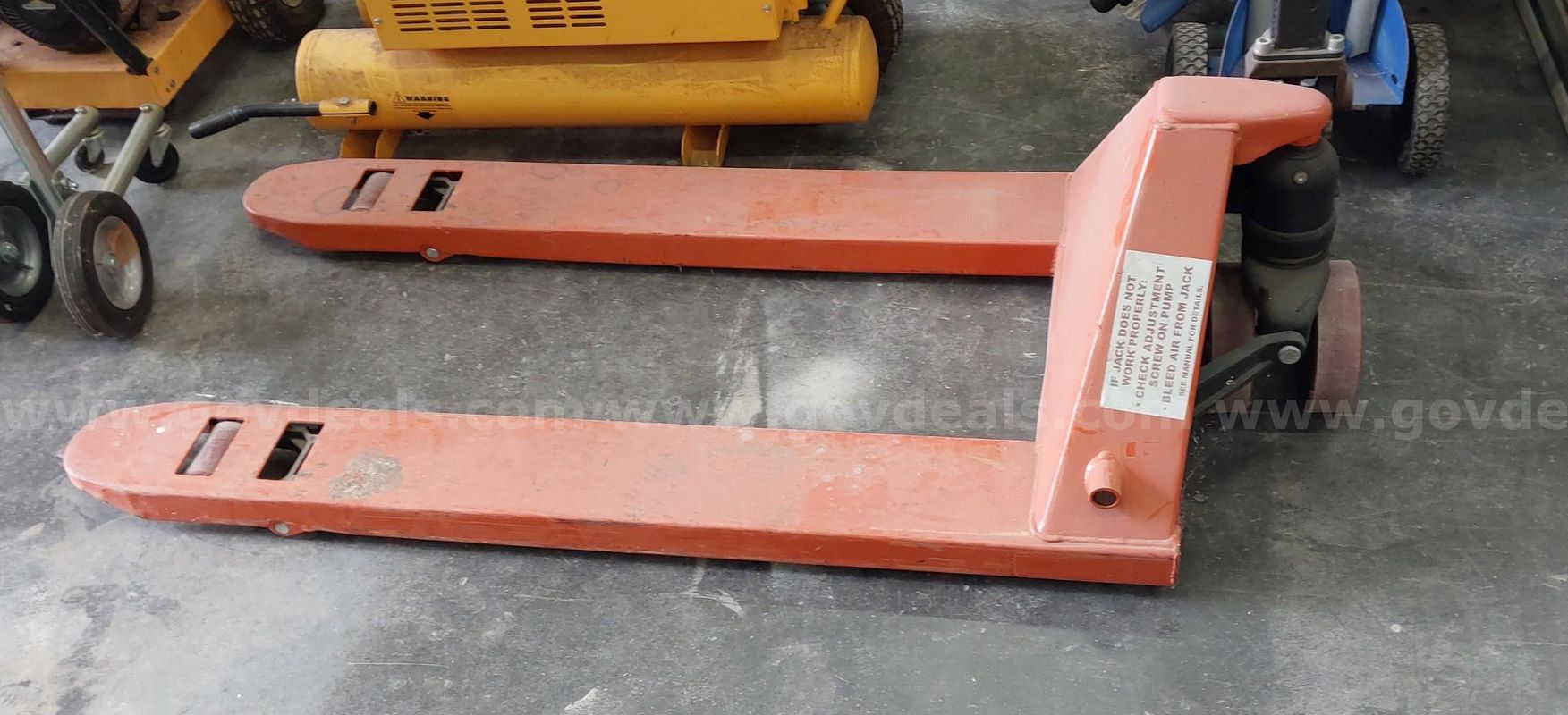 Haul Master Pallet Jack - 2.5 Ton Capacity