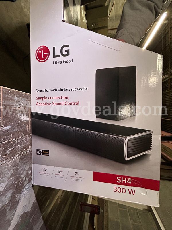 LG Soundbar w/ Wireless Subwoofer