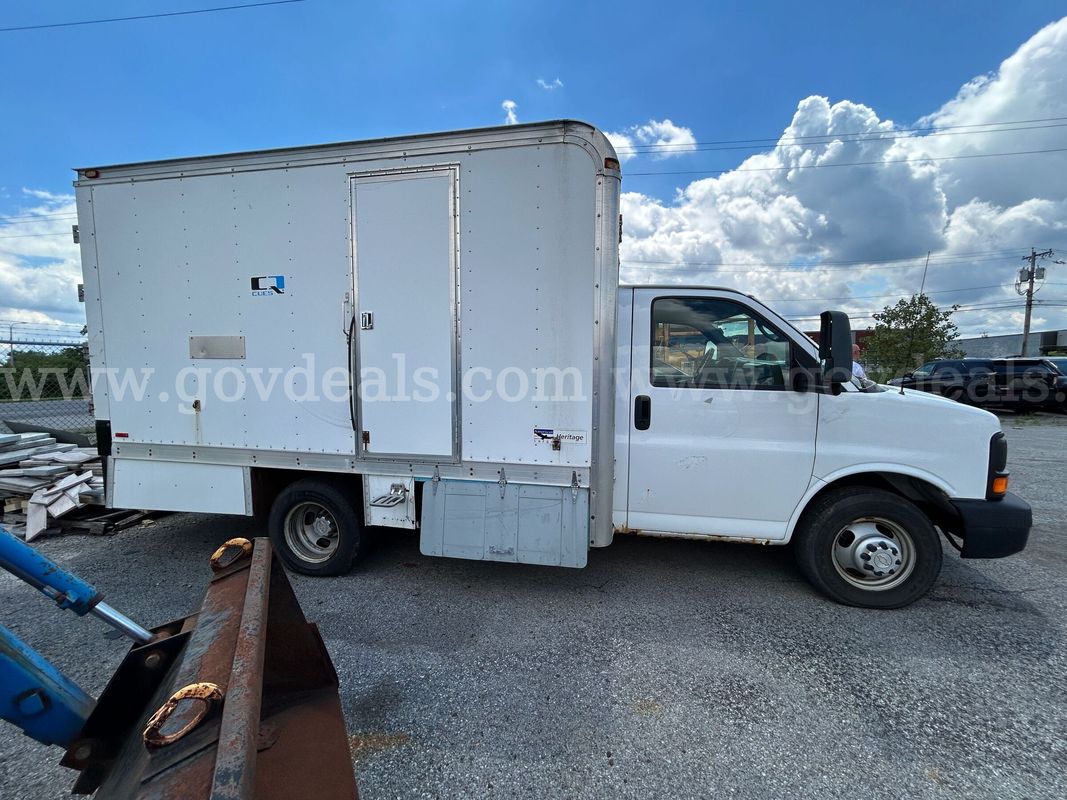 2007 Chevrolet Express 3500 Box Truck