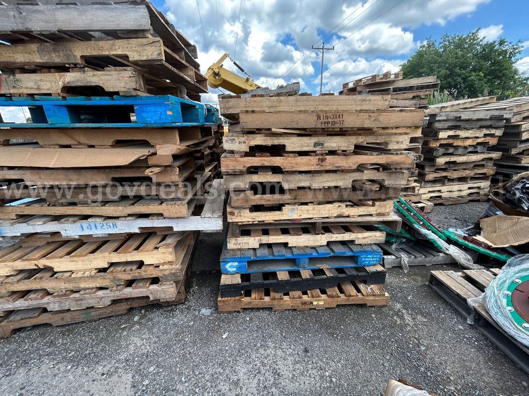 LOT of Approx. 300+ Pallets FREE!!!