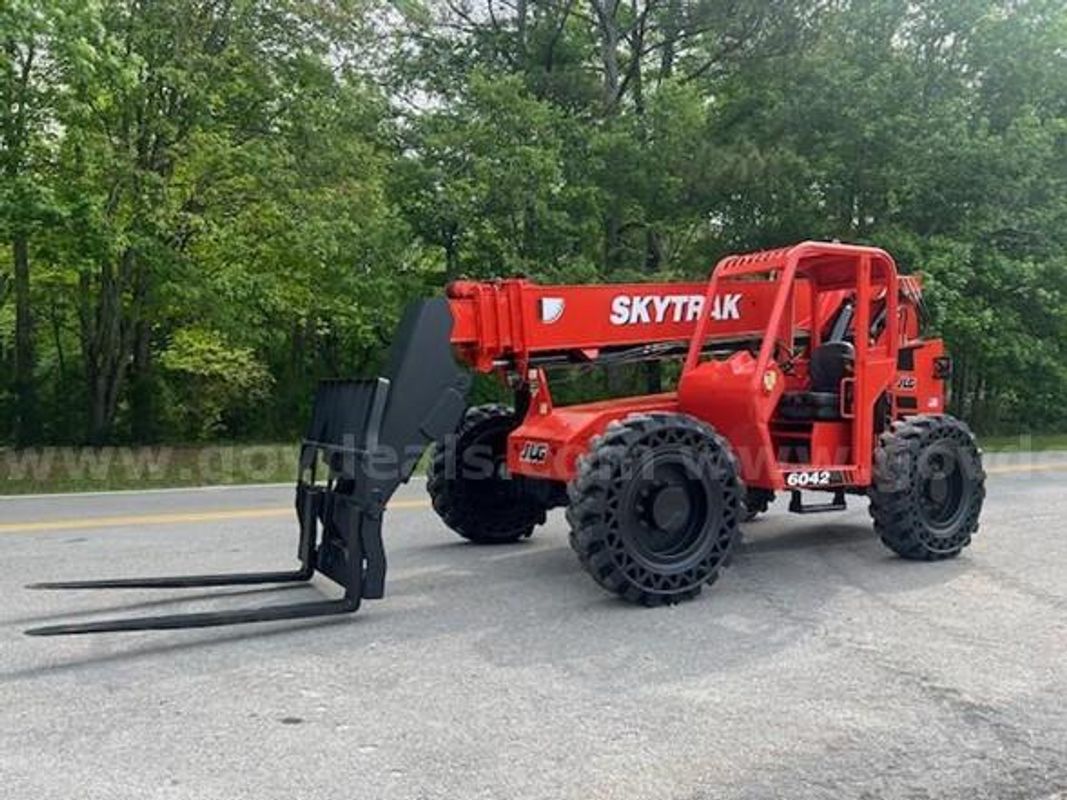 2017 JLG Skytrak 6042 6,000 Lb Telehandler