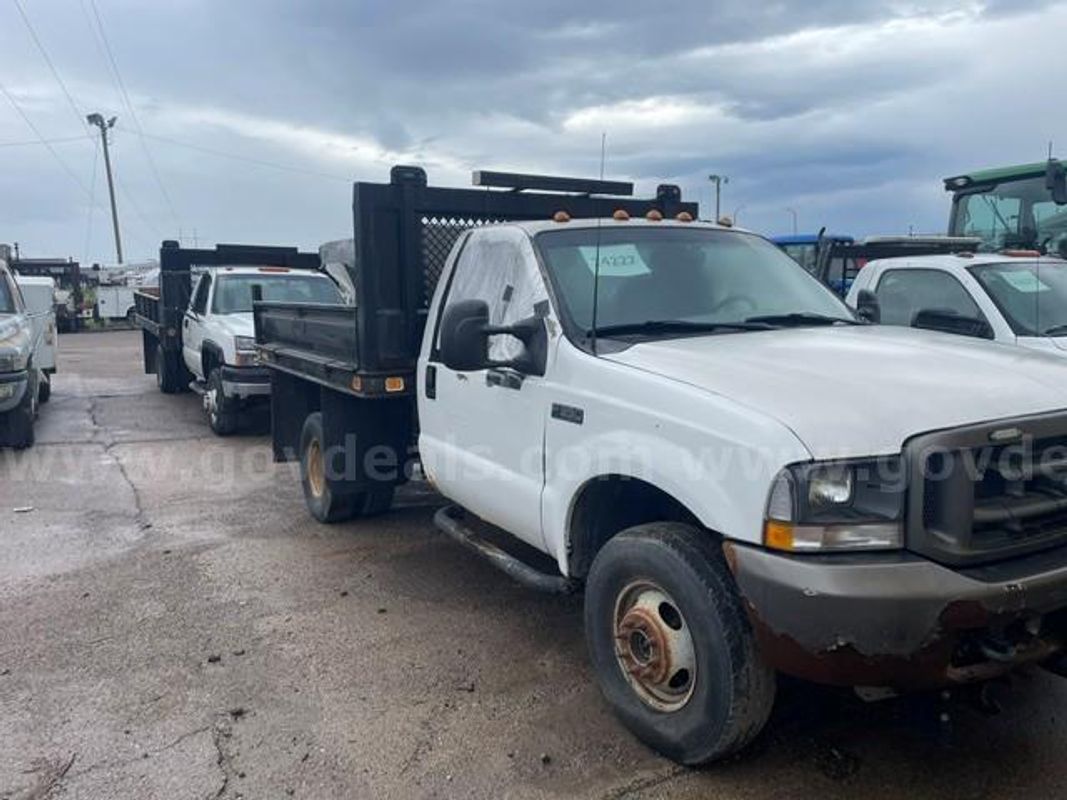 2002 Ford F-350 SD XL 4WD DRW & 2015 BUYERS SALTDOGG SPREADER BU1400