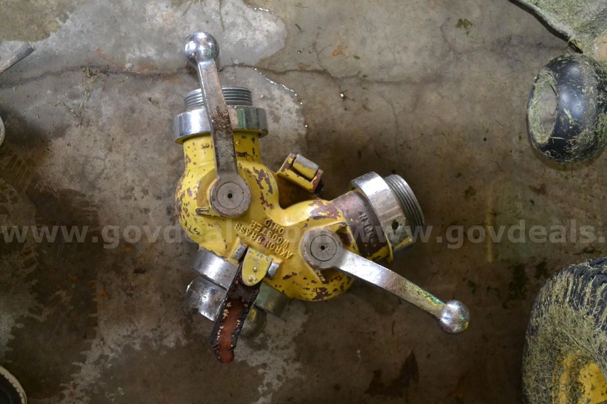 AKRON BRASS GATED "Y", 2.5" INTAKE TO 2-2.5" DISCHARGES
