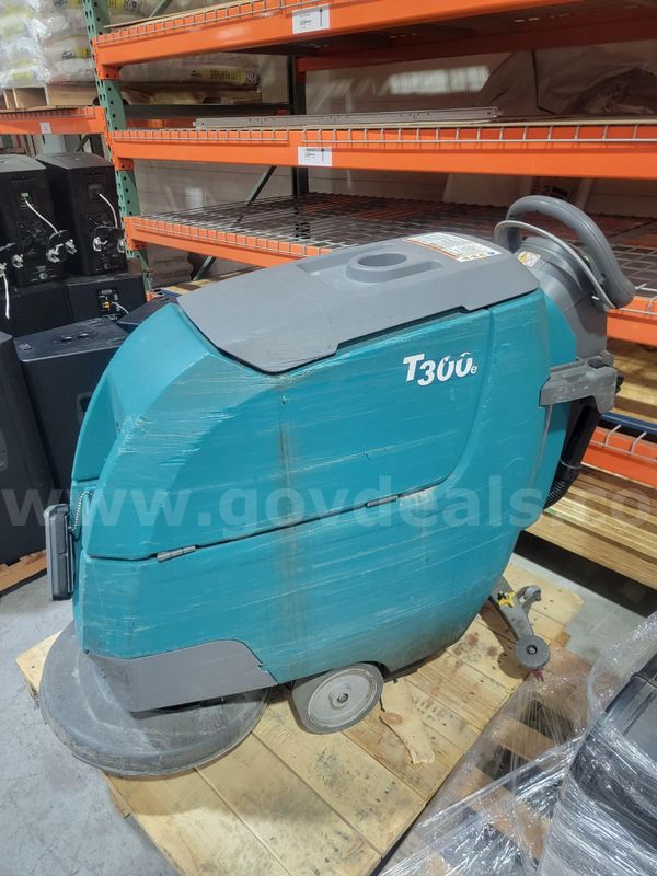 Tennant T300e Walk-Behind Floor Scrubber – Commercial Floor Cleaning Machine