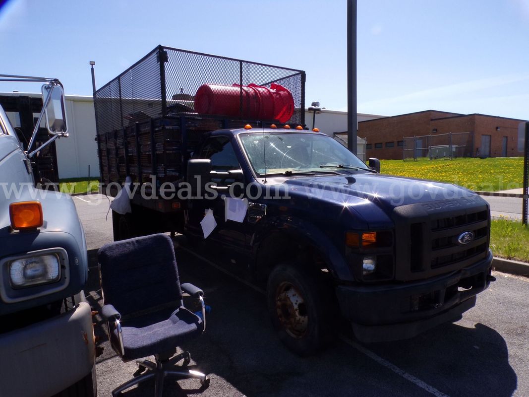 2008 Ford F-350 - Stake Body