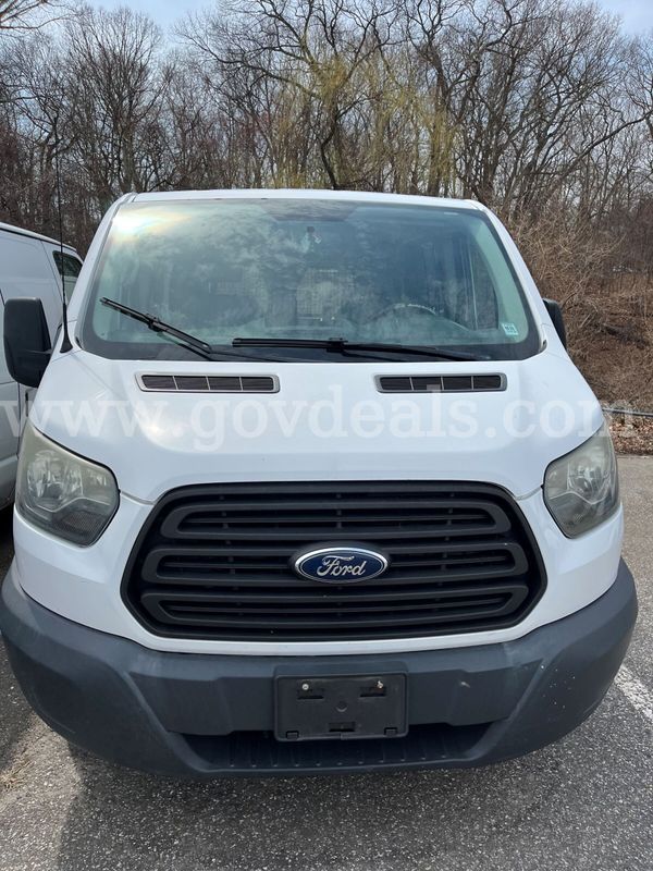 2015 Ford Transit 150 Van Low Roof 60/40 Pass. 130-in. WB
