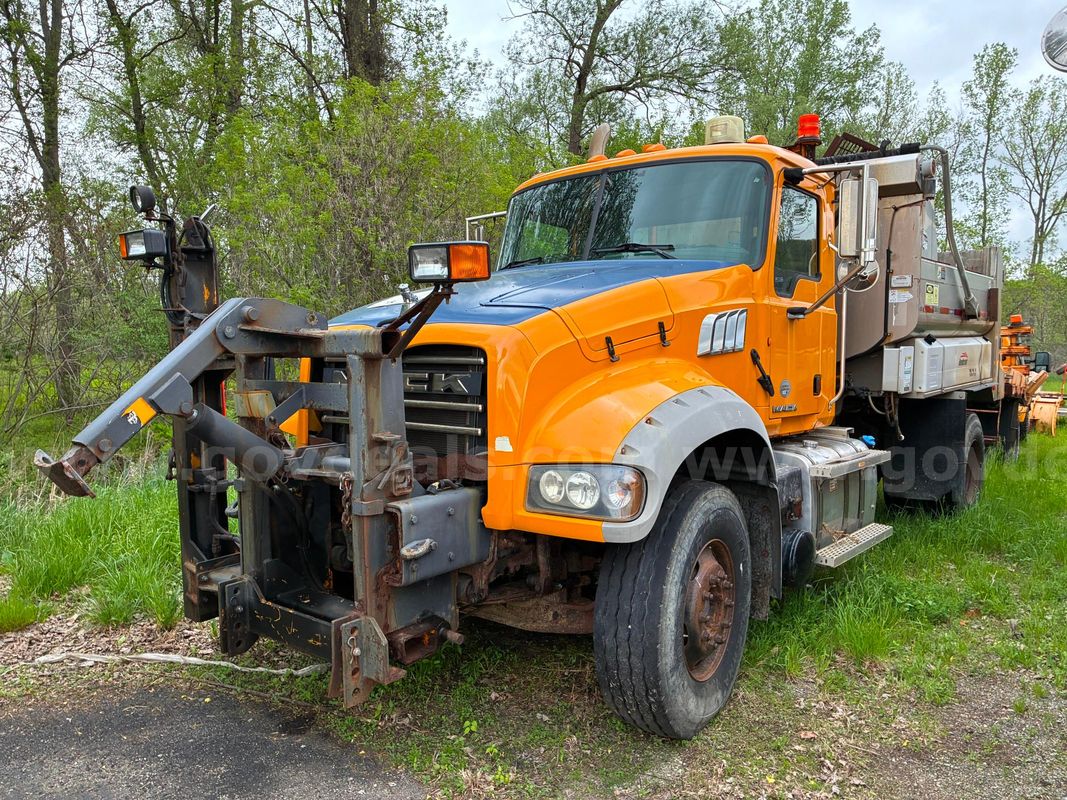 2014 Mack GU712 - Dump Truck